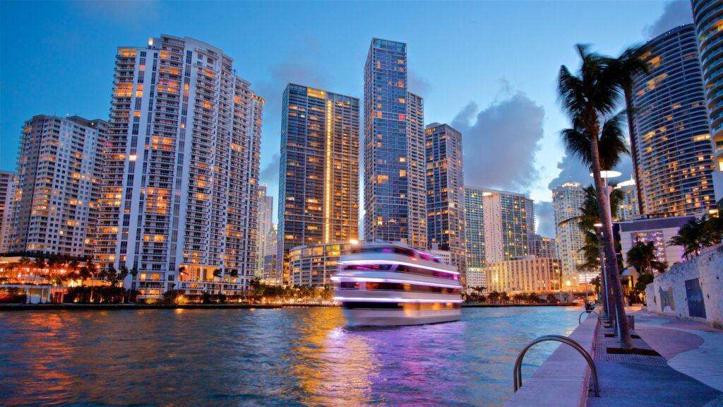 Amor a la Vista: Florida, Entre la Arena y las Precauciones en Citas Online»